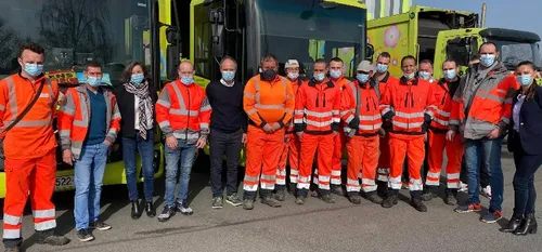 Un an après le début de la crise sanitaire, un regard "qui a...