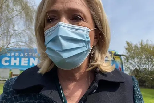 À Salesches, Marine Le Pen parle de la Présidentielle : "Chaque...