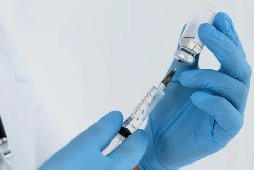 Pour quels professionnels de plus de 55 ans, la vaccination...