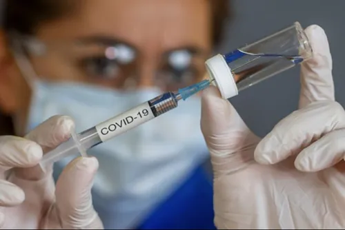 La 10 000e injection cet après-midi au centre de vaccination...