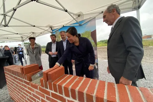 Hautmont - Le Village des Marques pose sa première pierre : ENFIN !