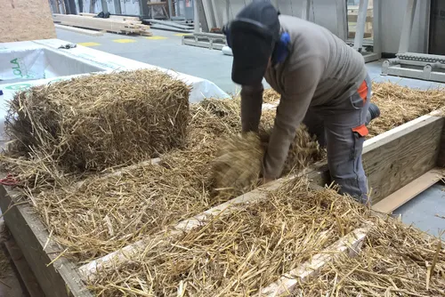Isoler sa maison en paille, la filière Pro Paille se construit en...