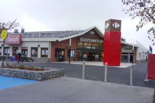 Des fermetures et des ouvertures sur la zone commerciale Carrefour...