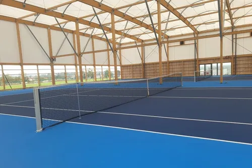 Deux nouveaux courts couverts de tennis au stade Léo Lagrange à...
