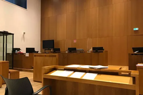 Justice - Le fusil à pompe caché chez la voisine, pourquoi ?