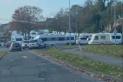 Maubeuge - Des caravanes sur le parking du Lycée Lurçat ce matin