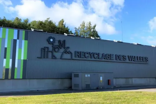 Hautmont : le centre de tri « Recyclage des Vallées », filiale de...