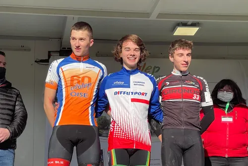 Sports - Des champions en cyclo-cross, et des victoires dans les...