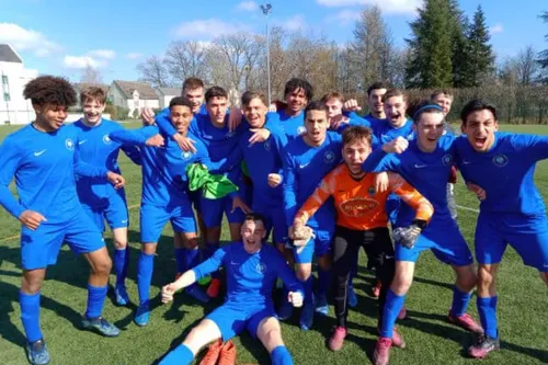 Football - Direction Clairefontaine pour les jeunes de la section...