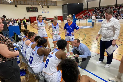 Sports - Le basket à la fête, Paul Mely vainqueur du Cross des...
