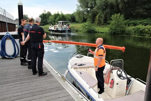 Hautmont - Traitement d'une nappe d'hydrocarbure dans la Sambre
