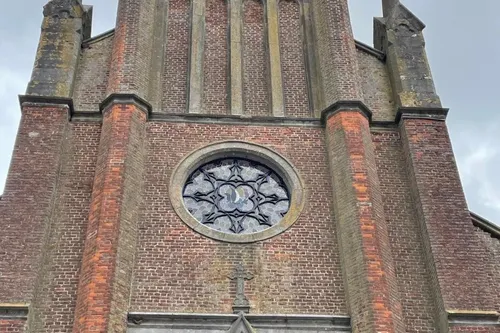 Patrimoine - La rosace dourlésienne rénovée, a été réinstallée...