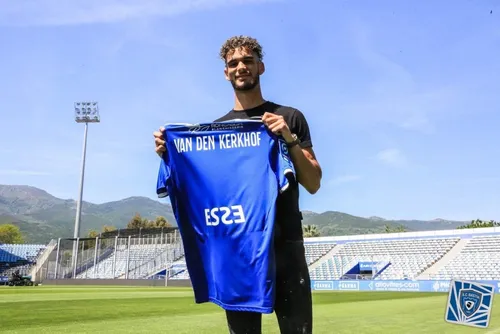 Football - Le Sambrien Kévin Van den Kerkhof débute en Ligue 2 avec...