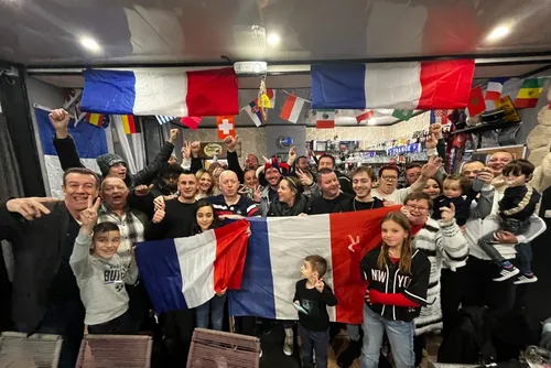 Les Bleus en route vers les 1/4 : les supporters de plus en plus...