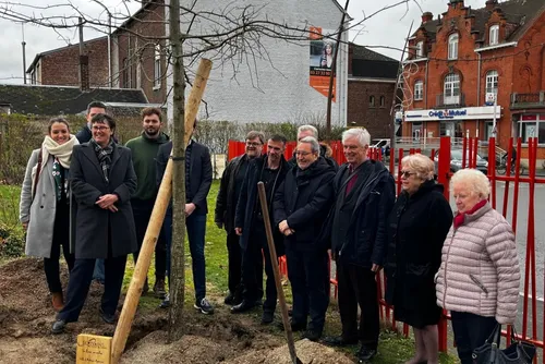 Aulnoye-Aymeries - Une opération "Un arbre Un livre" pour enraciner...