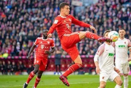 Football - Le but "Zlatanesque" du Jeumontois Benjamin Pavard