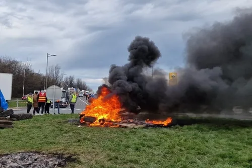 Réforme des retraites : les opposants délogés par les forces de...