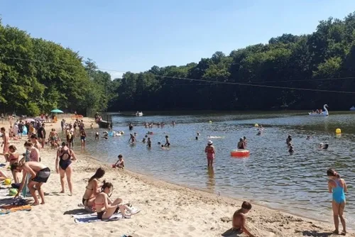 Fourmies : la plage des étangs des moines conserve son « Pavillon...