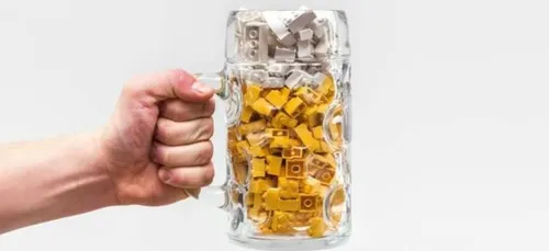 Après la tour Légo, l'hôtel Légo voici le tout premier....