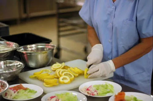 Offre d'emploi, employé de restauration collective