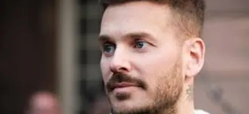 M Pokora au sommet de la Pyramide