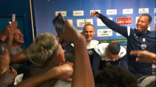 Nivet fête sa retraite en conférence de presse.