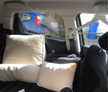 Elle loue la banquette arrière de sa voiture sur Airbnb