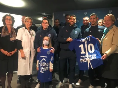 Des maillots de l’Estac transformés en blouses pour les enfants...