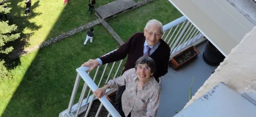 Pour ses 100 ans, ses voisins lui organisent une surprise.