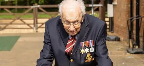 Un homme de 99 ans récolte 2 millions d'euros pour les soignants