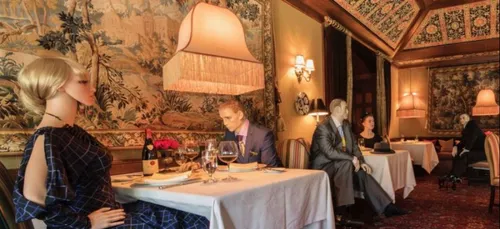 Restaurant: des mannequins comme voisins de table?