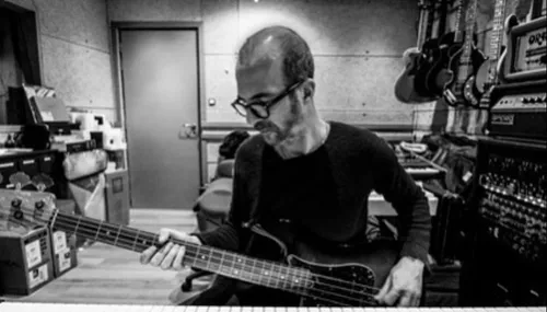 Calogero dévoile le clip de son nouveau tube "Celui d'en bas"