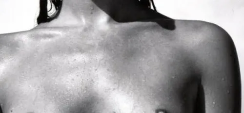 Un sein à Champagne signé Kate Moss