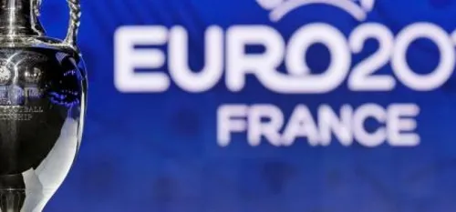 Le trophée de l'Euro de football à Reims