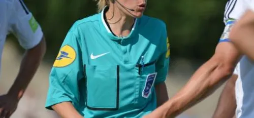 Une femme au sifflet