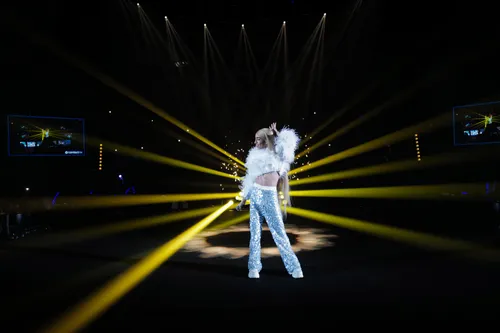 BILAL HASSANI "Je danse encore" (Live)