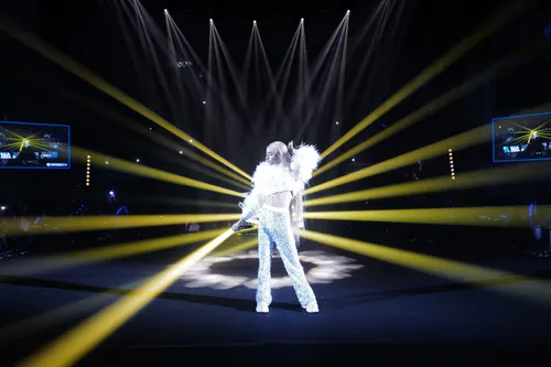 BILAL HASSANI "Roi" (live)