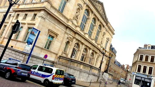 Boulogne-sur-Mer : il frappe sa compagne en pleine audience