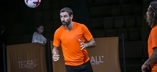Robert Pirès présente le Teqball à Luxembourg