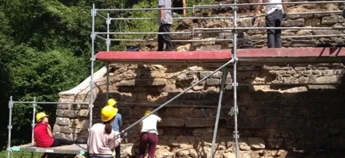 Restauration du château de l'Avant-Garde à Pompey : les bénévoles...