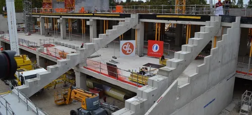 FC Metz : le premier gradin de la tribune Sud posé