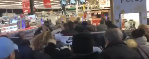 Vidéo : la folie du Black Friday s'empare de la région