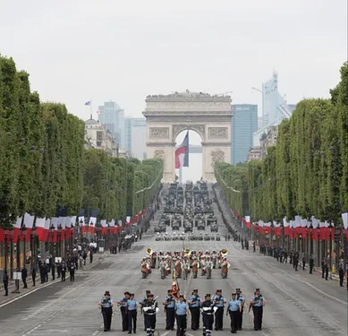 Coronavirus: des pétitions pour voir les soignants au défilé du 14...