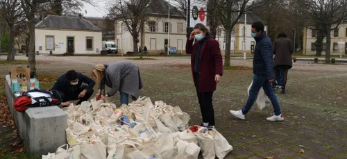 Metz : plus de 200 sacs alimentaires distribués aux étudiants en...