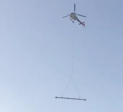 Vidéo: La pose de la dernière partie de la Tribune Sud au Stade...