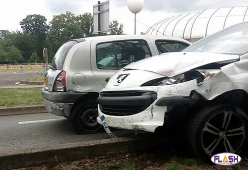 Ils causent un accident et prennent la fuite dans le Bois de la...