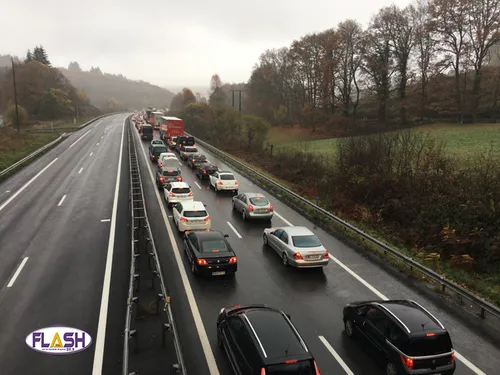 Poids lourd couché sur l'A20