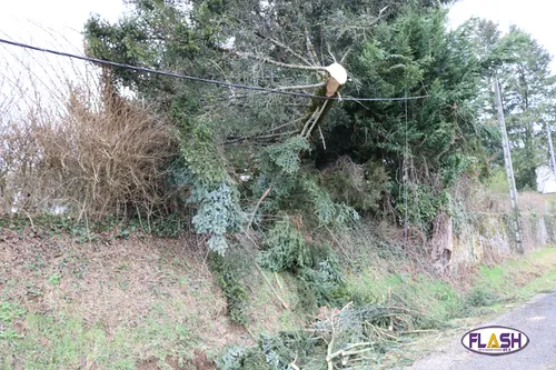 Après la tempête les équipes d'Enedis Limousin réparent les lignes...