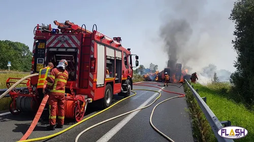 Feu de poids lourd sur l'A20 à Boisseuil