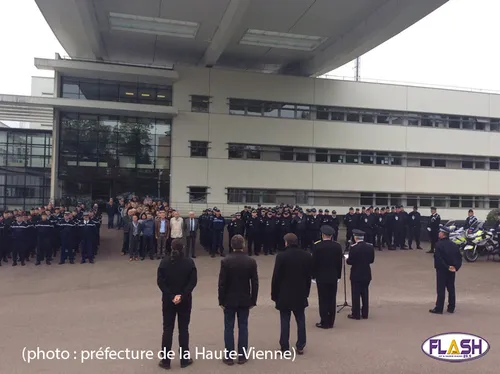 Vibrant hommage ce matin à Xavier Jugelé à l'hôtel de police de...
